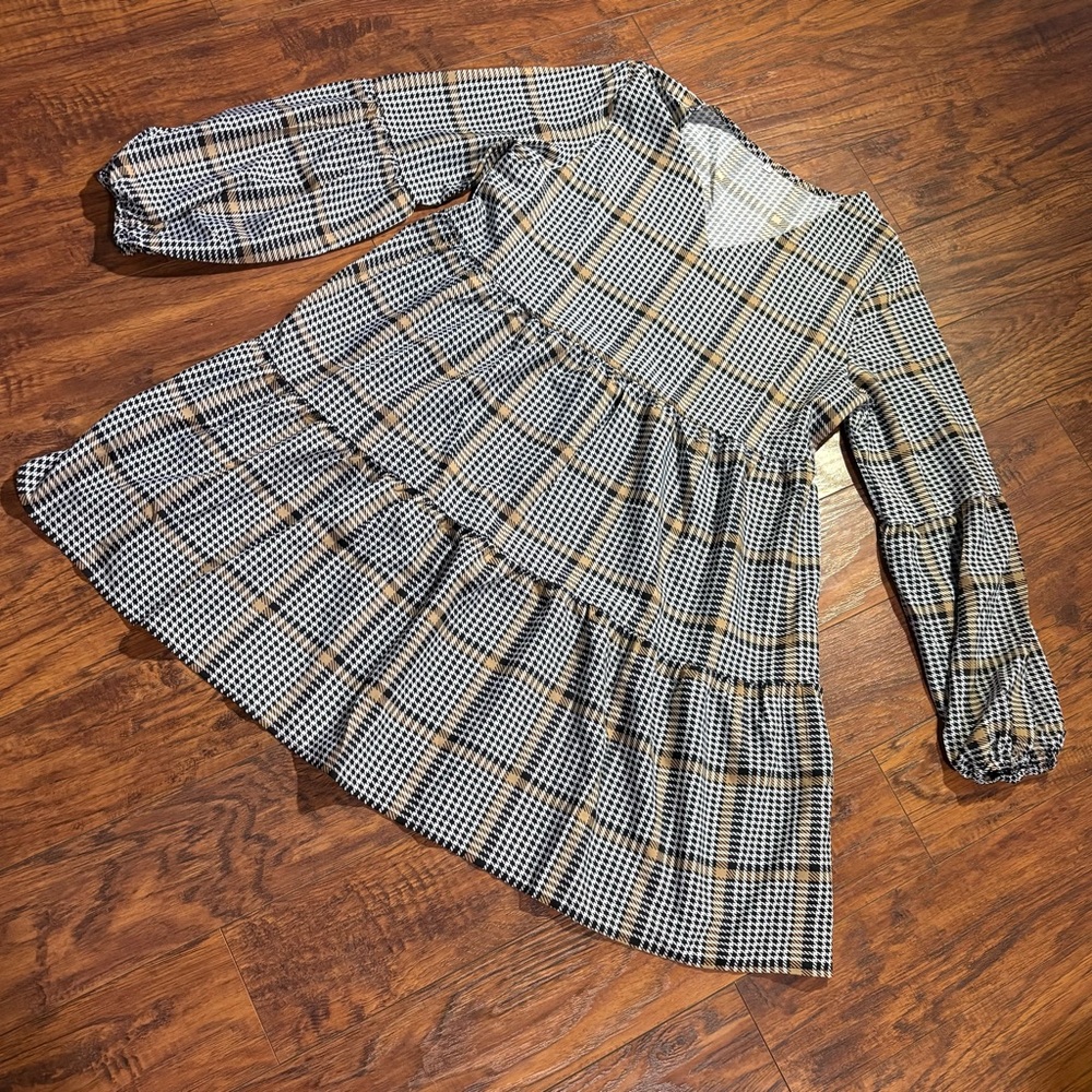 No brand women’s size L plaid tired babydoll long sleeve dress